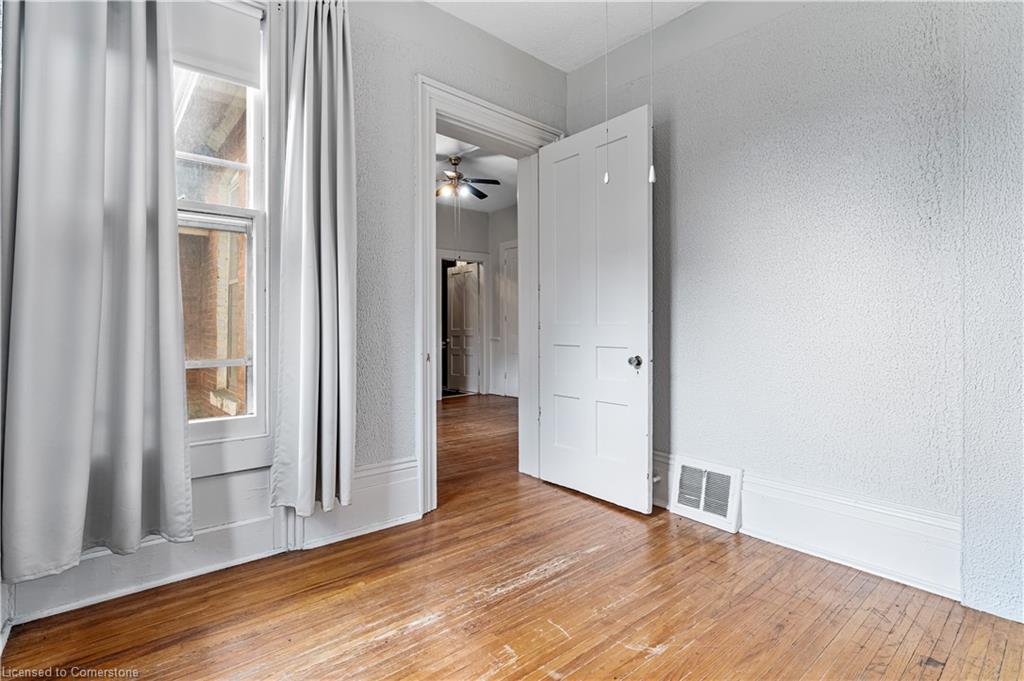 6 Henry Street Property Photo 32