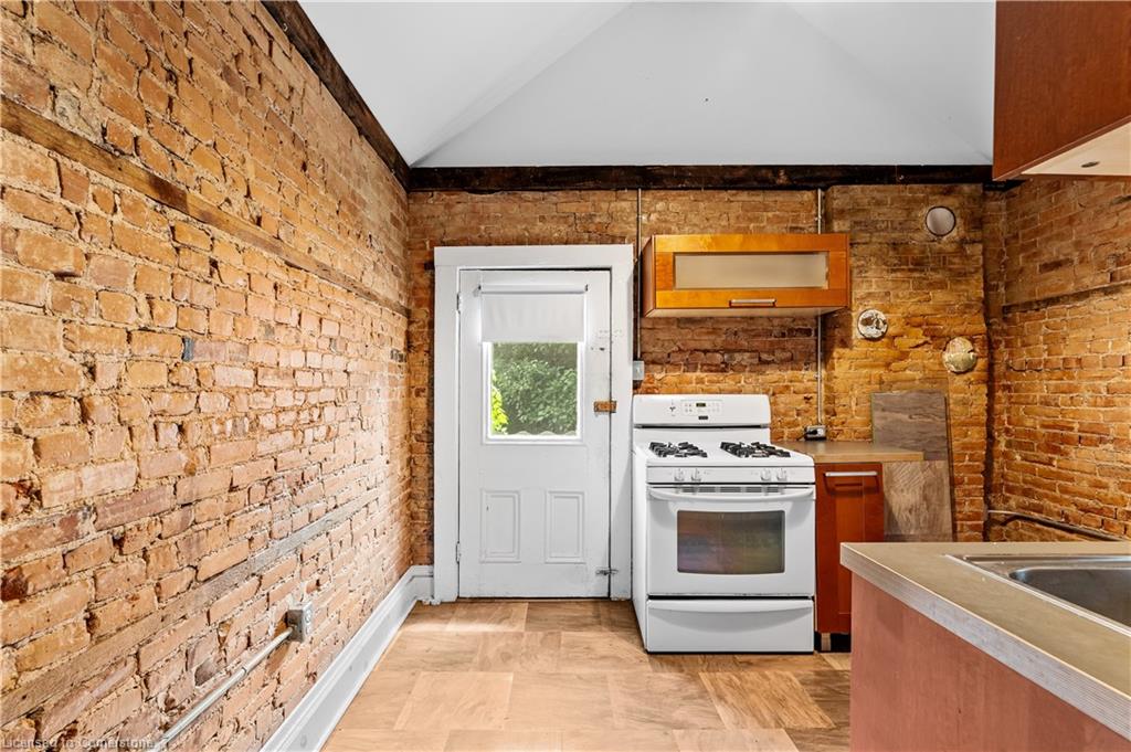 6 Henry Street Property Photo 33