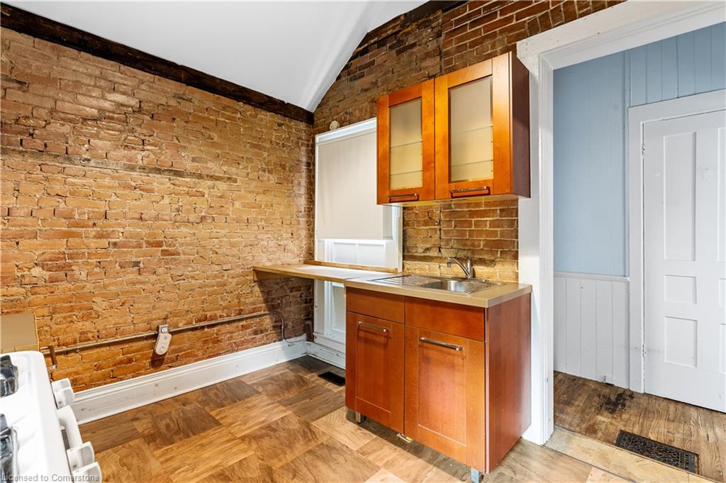 6 Henry Street Property Photo 35