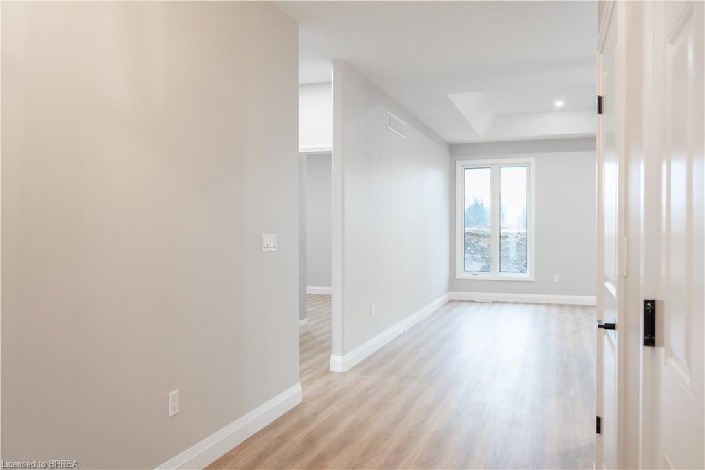 94 Vanrooy Trail Property Photo 4