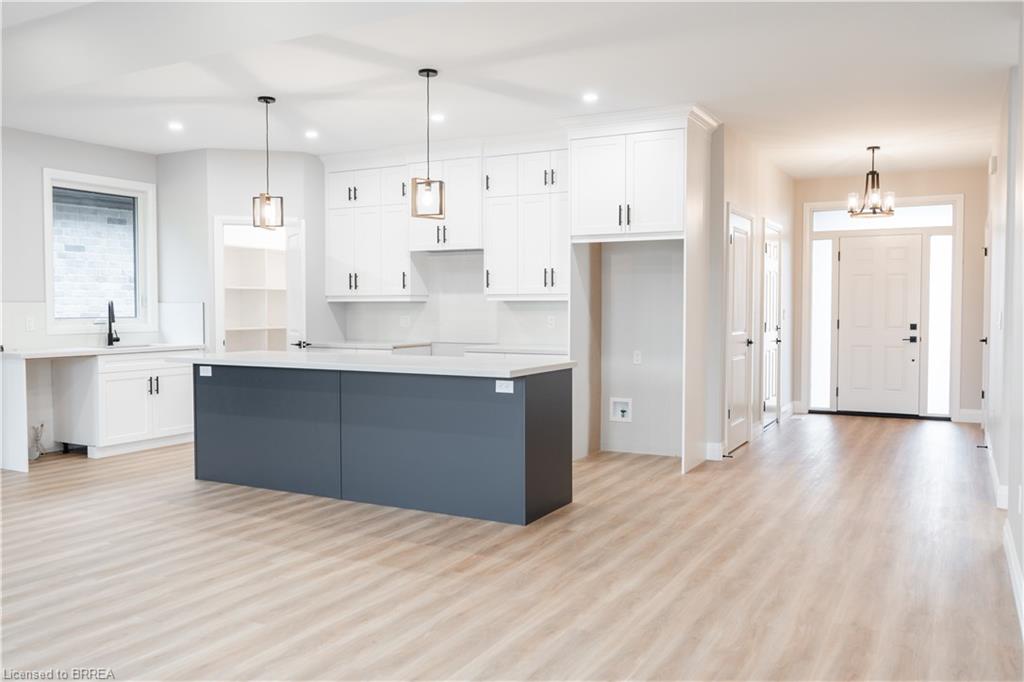 94 Vanrooy Trail Property Photo 8