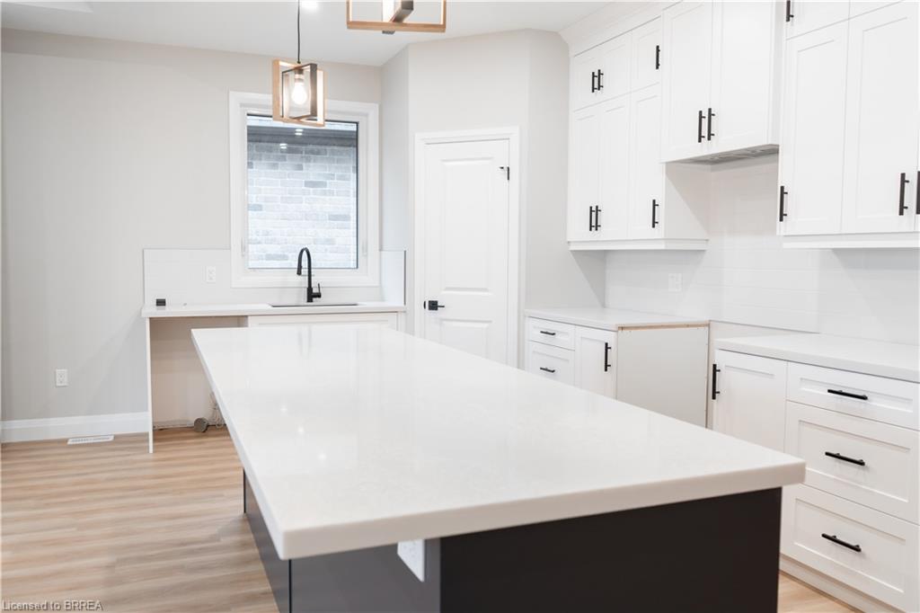 94 Vanrooy Trail Property Photo 10