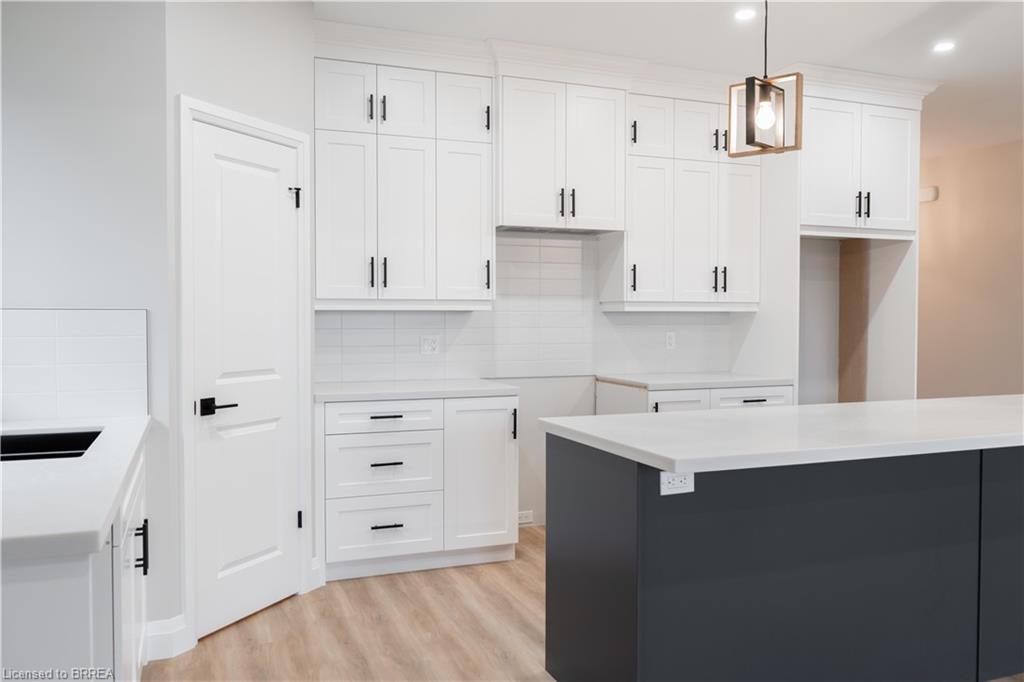 94 Vanrooy Trail Property Photo 13