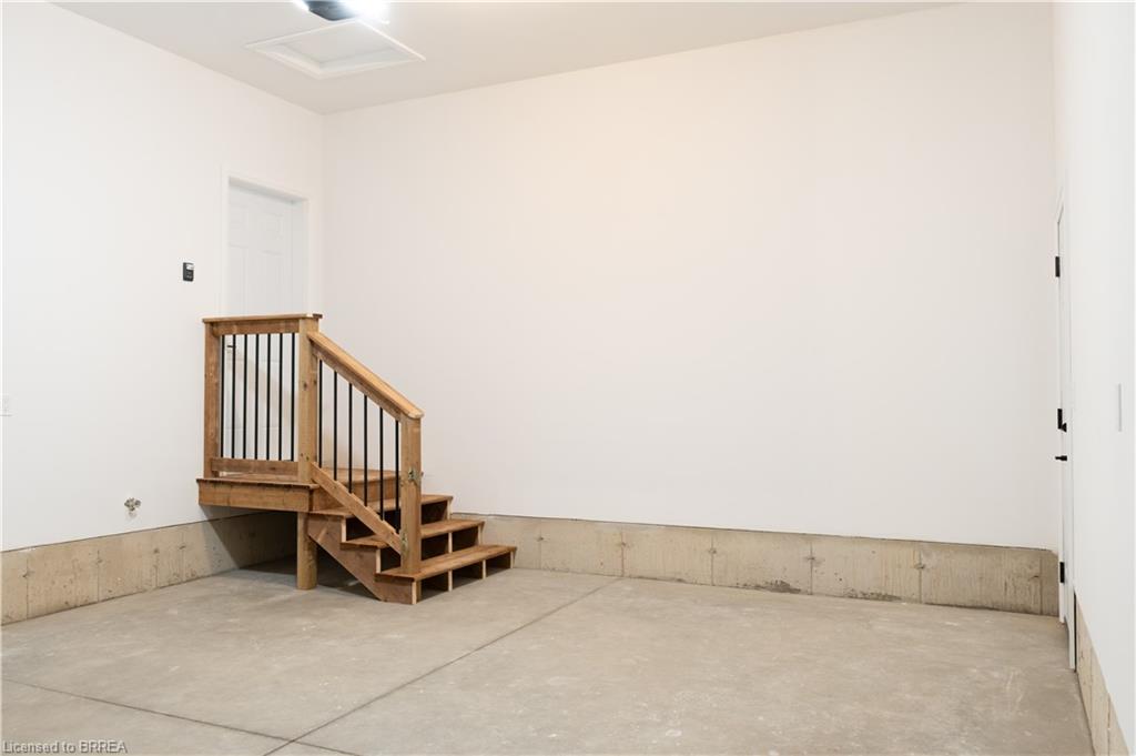 94 Vanrooy Trail Property Photo 36