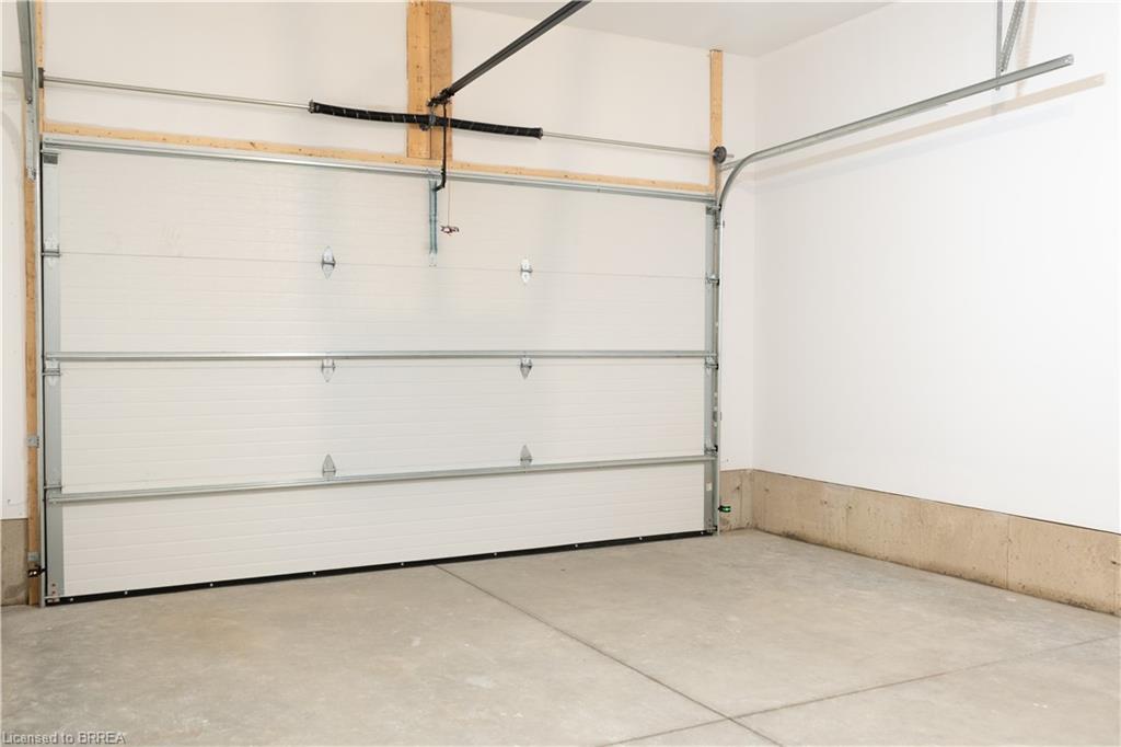 94 Vanrooy Trail Property Photo 38