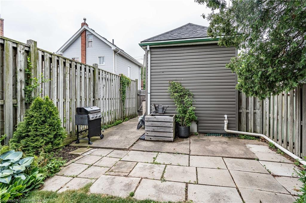 18 Ellis Avenue Property Photo 44