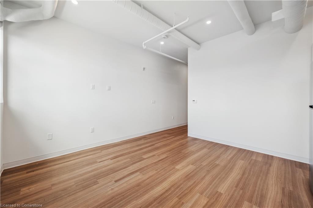 528-120 Huron Street Property Photo 16