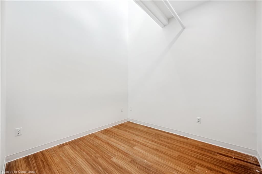 528-120 Huron Street Property Photo 17