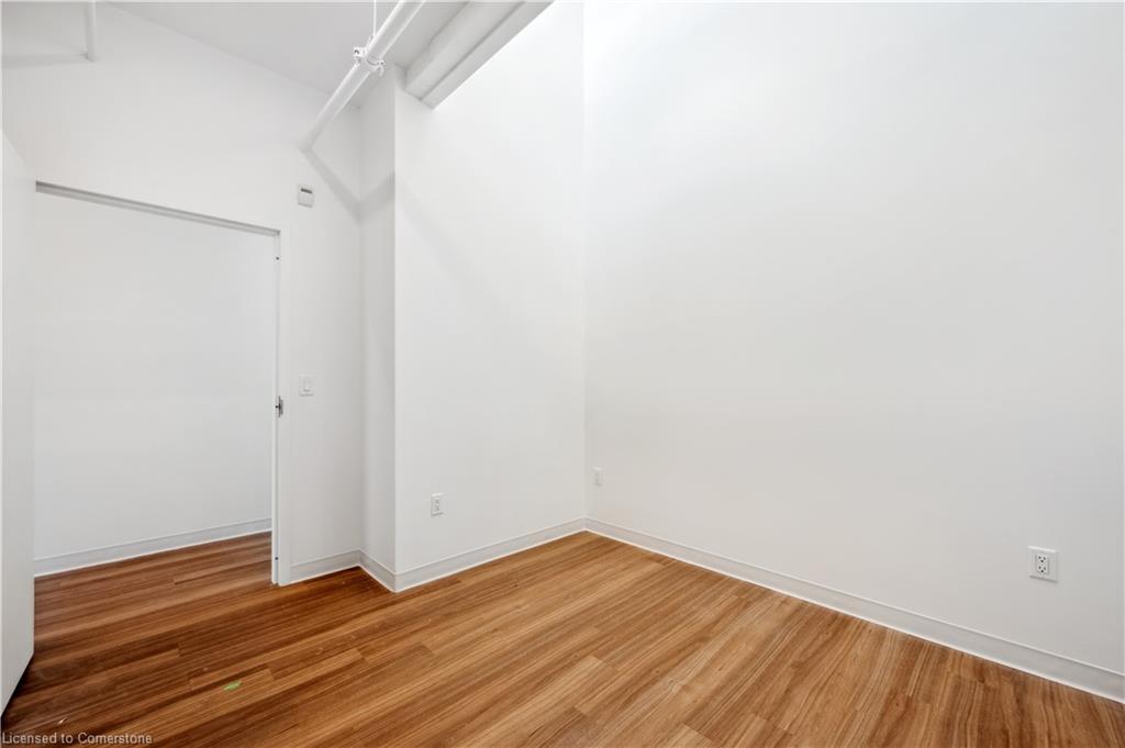 528-120 Huron Street Property Photo 19