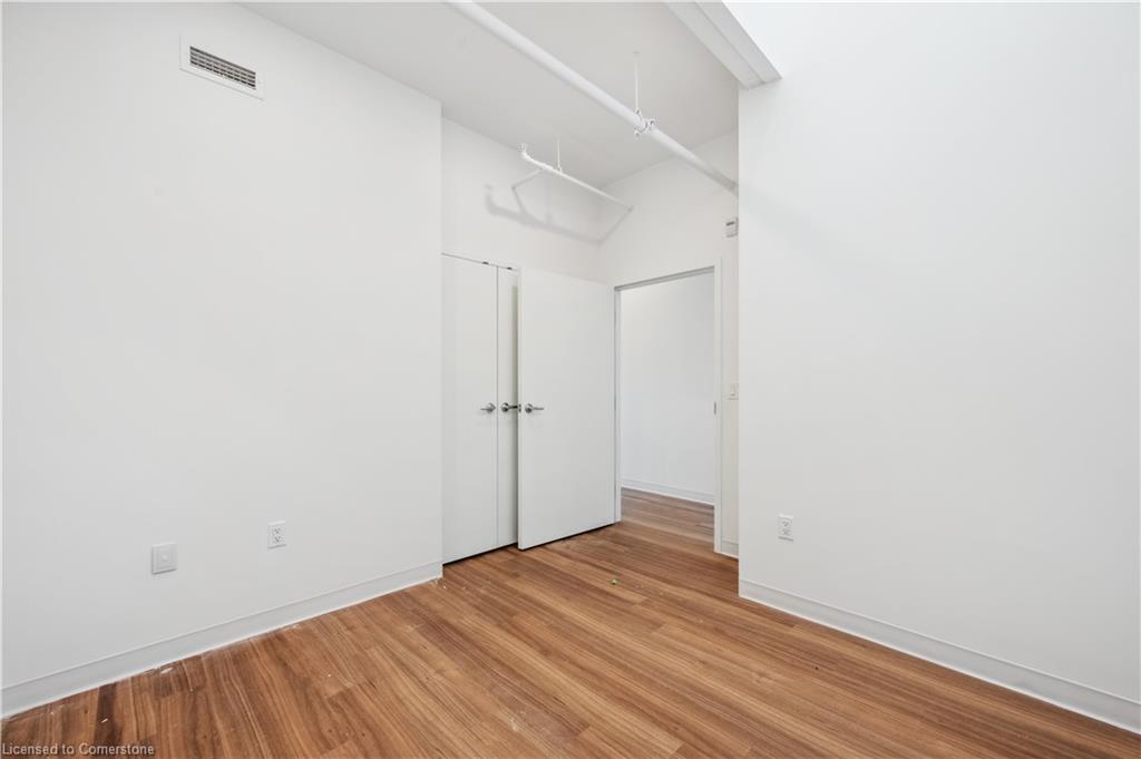 528-120 Huron Street Property Photo 20