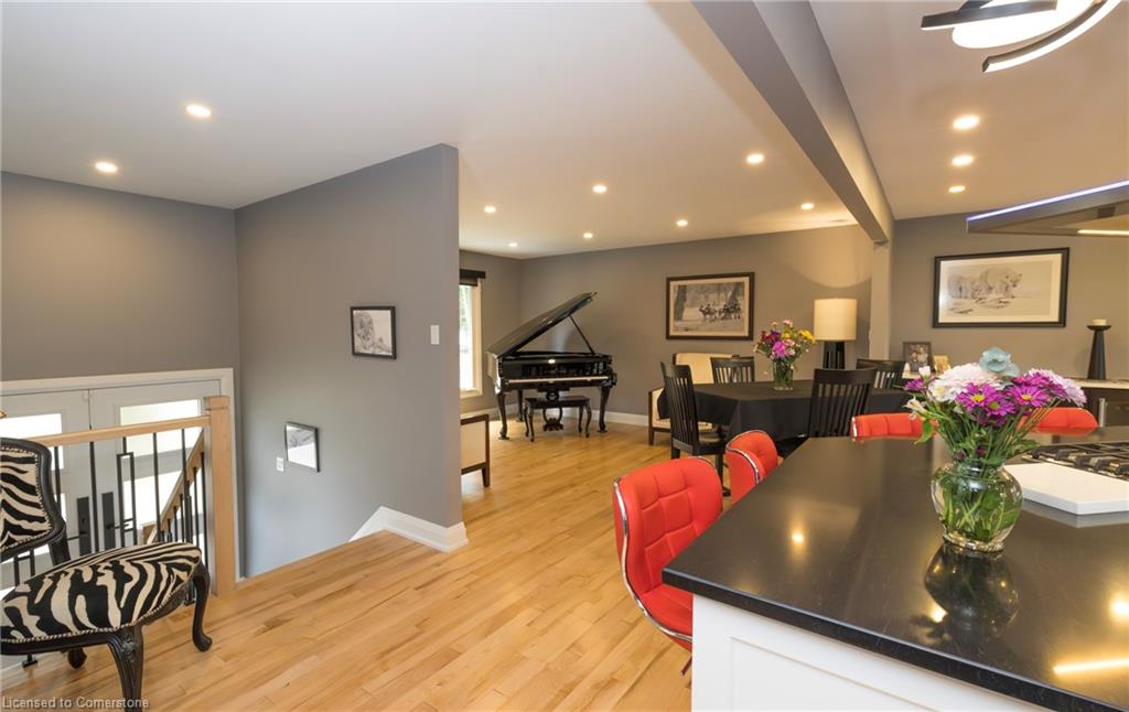2183 Sandringham Drive Property Photo 8