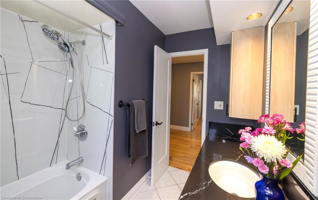 2183 Sandringham Drive Property Photo 21
