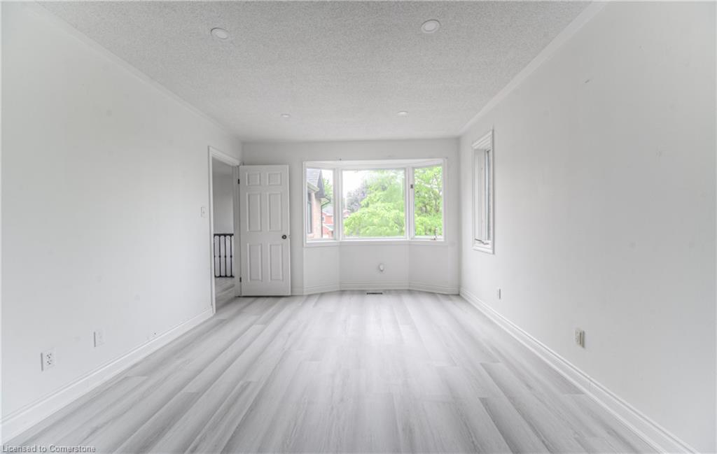 383 Burnett Avenue Property Photo 25
