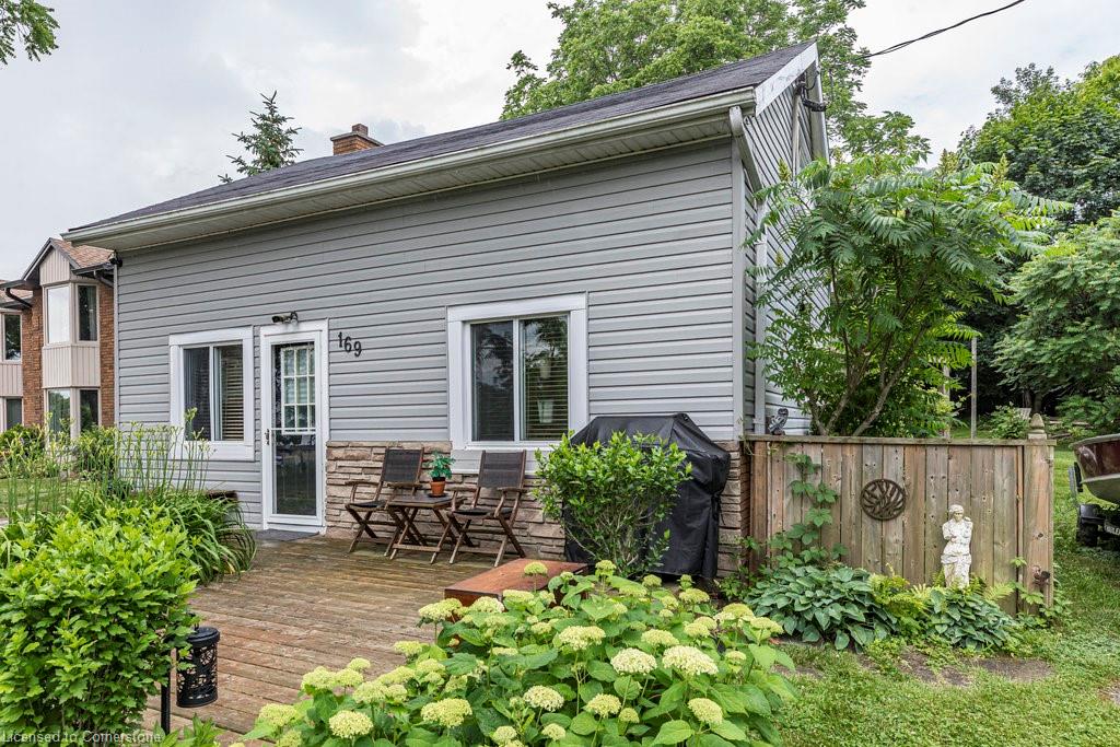169 Forfar Street W