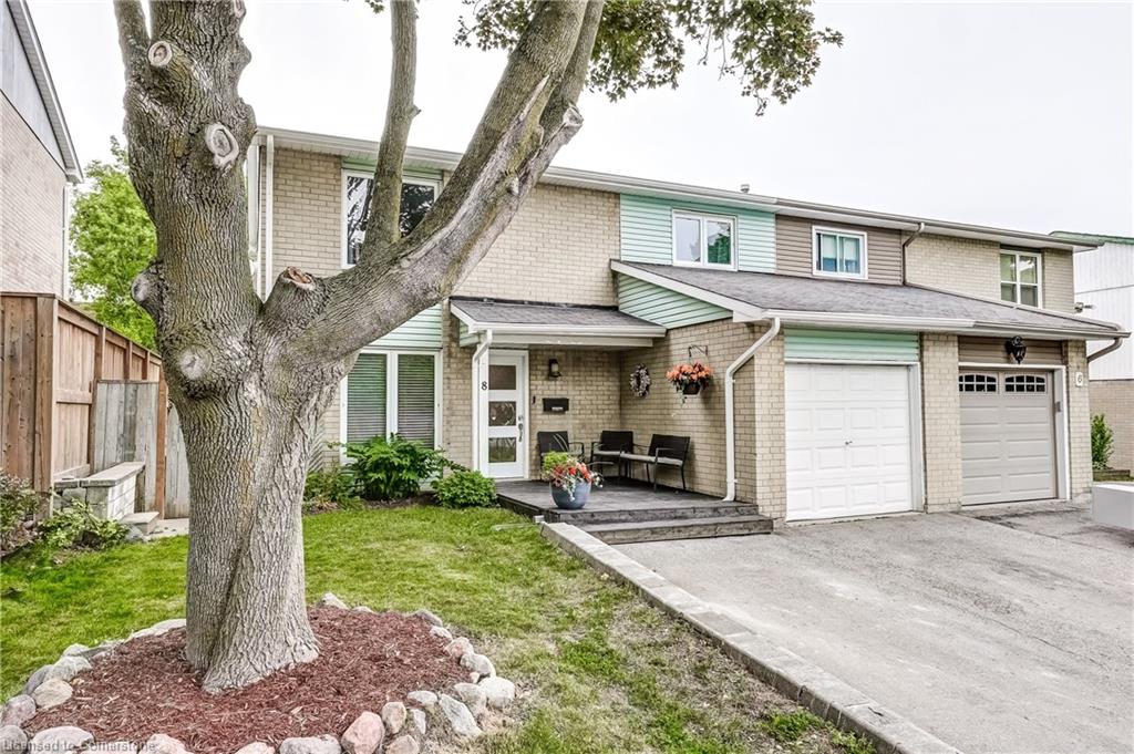 8 Doreen Crescent