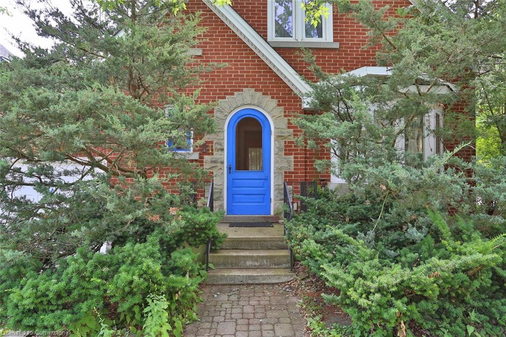 81 Allen Street W Property Photo 1