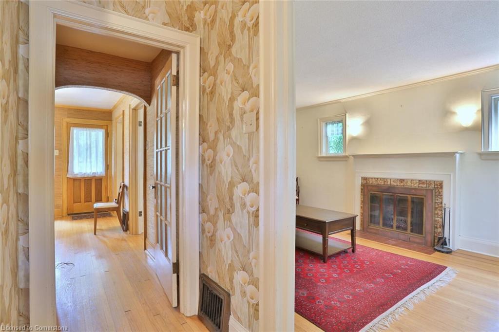 81 Allen Street W Property Photo 5