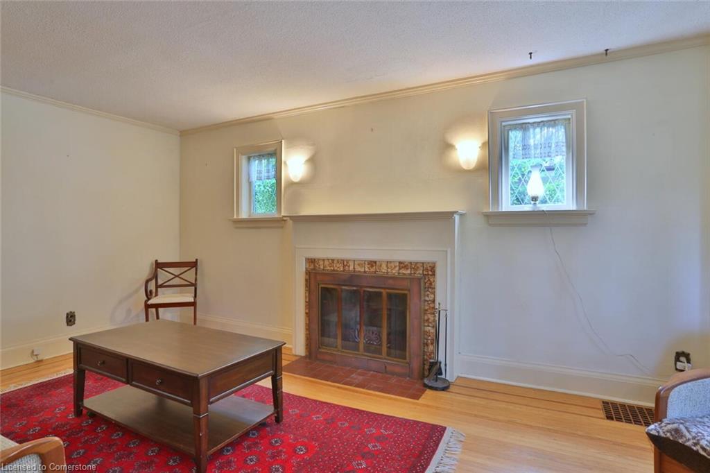 81 Allen Street W Property Photo 6