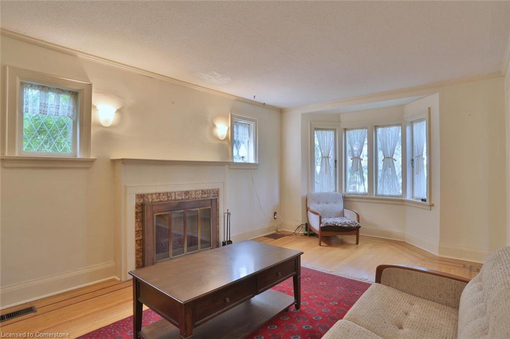 81 Allen Street W Property Photo 7