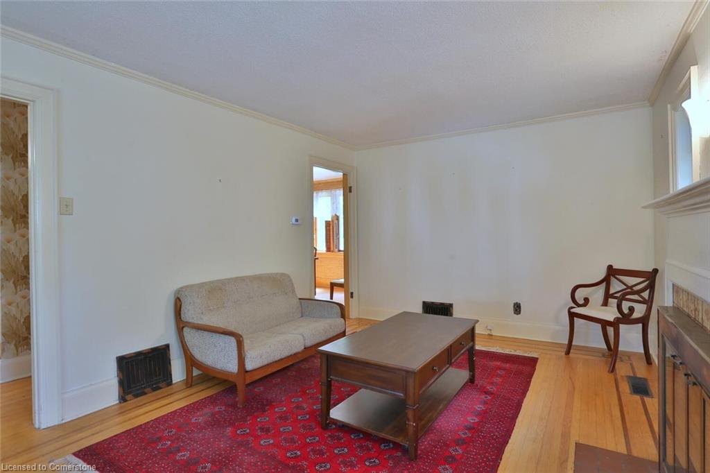 81 Allen Street W Property Photo 9