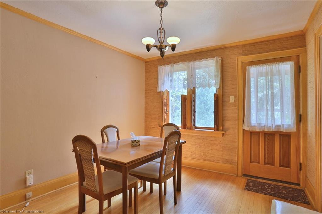 81 Allen Street W Property Photo 10