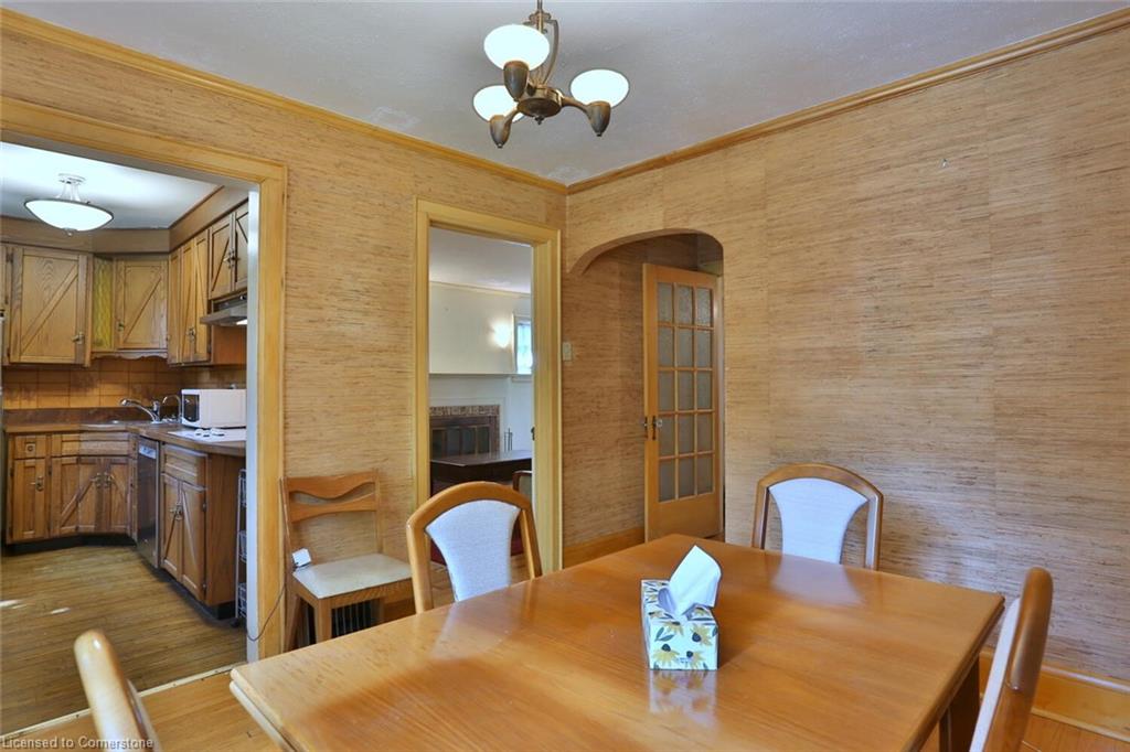 81 Allen Street W Property Photo 11