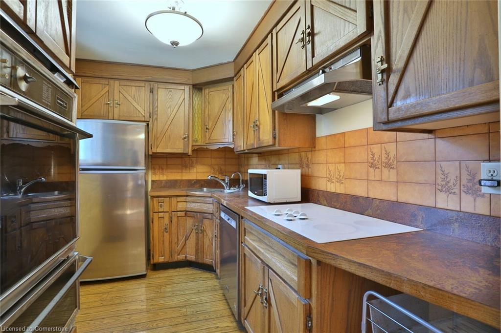 81 Allen Street W Property Photo 13