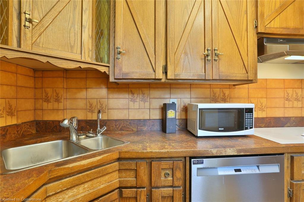 81 Allen Street W Property Photo 14
