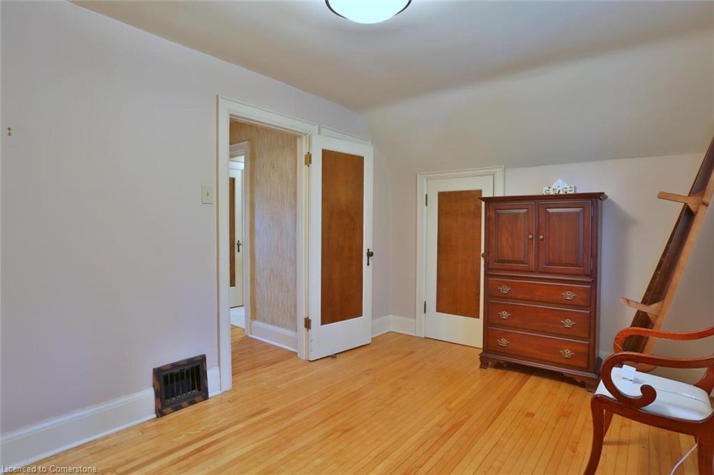 81 Allen Street W Property Photo 18