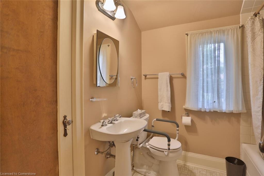 81 Allen Street W Property Photo 20