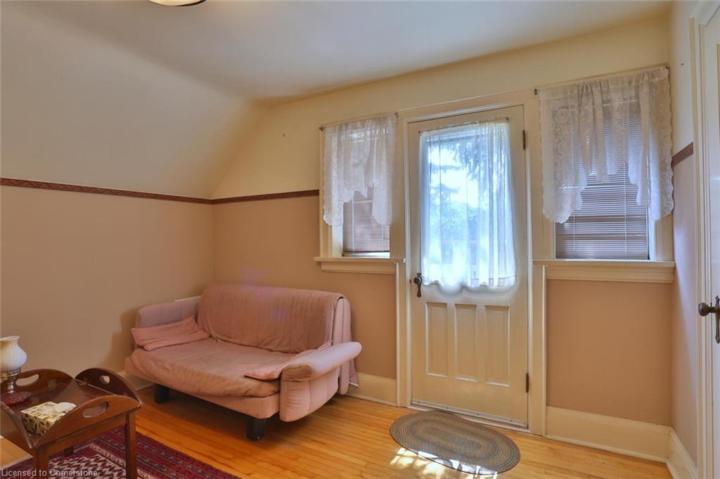 81 Allen Street W Property Photo 21