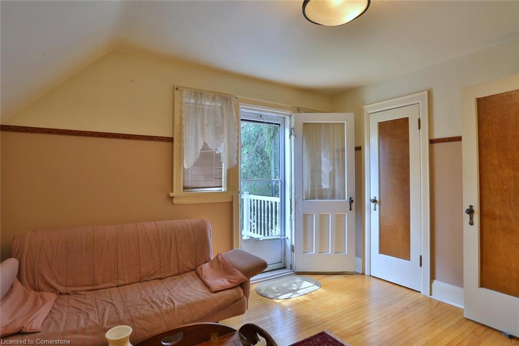 81 Allen Street W Property Photo 23