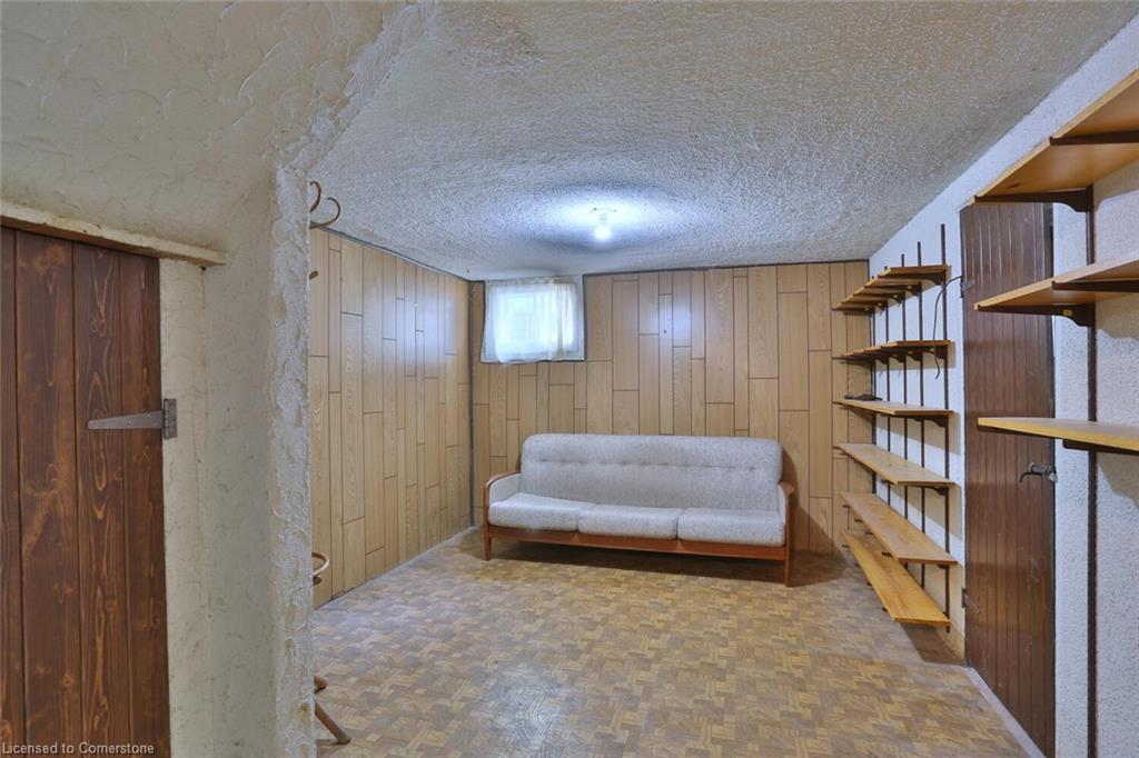 81 Allen Street W Property Photo 25