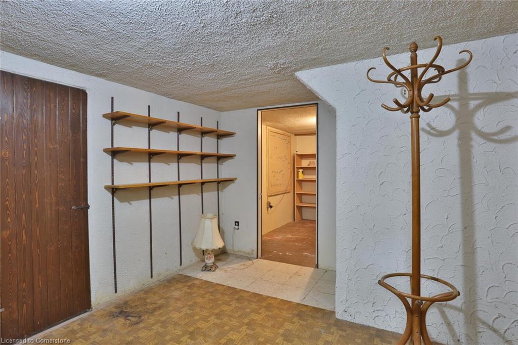 81 Allen Street W Property Photo 26