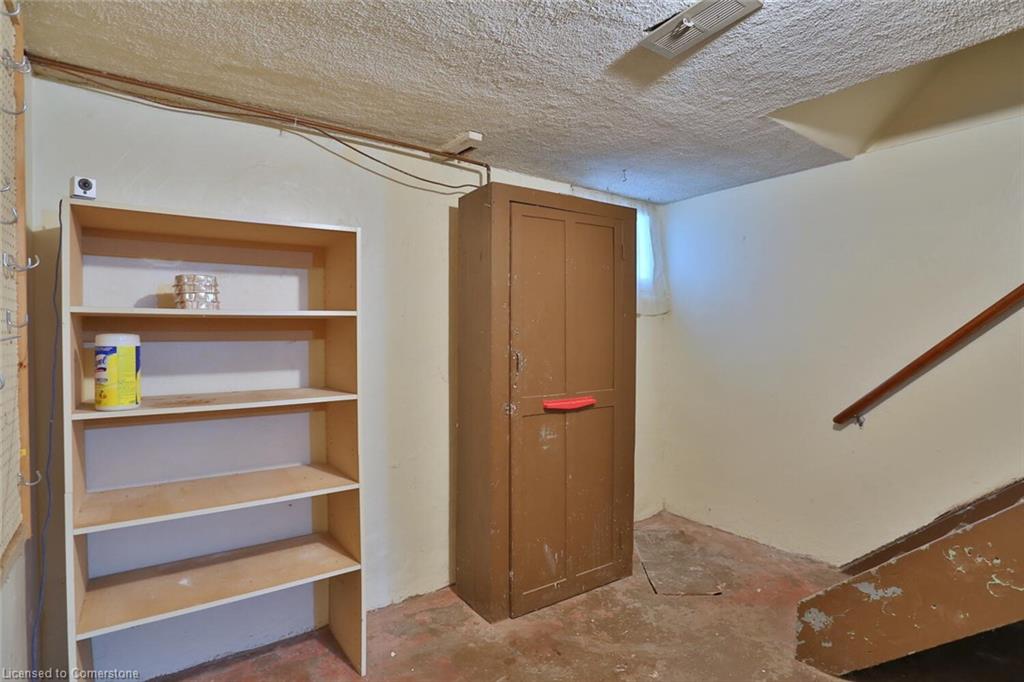 81 Allen Street W Property Photo 27