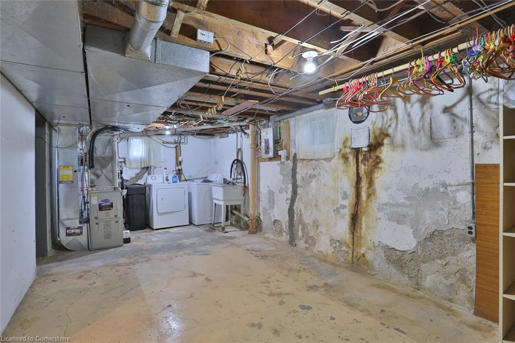 81 Allen Street W Property Photo 28
