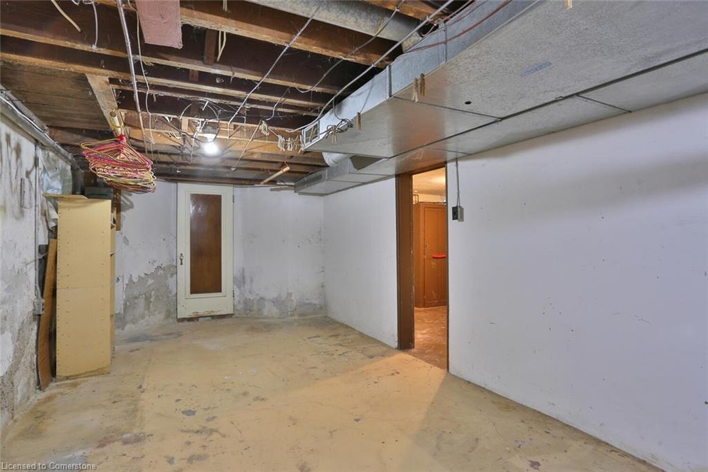 81 Allen Street W Property Photo 30