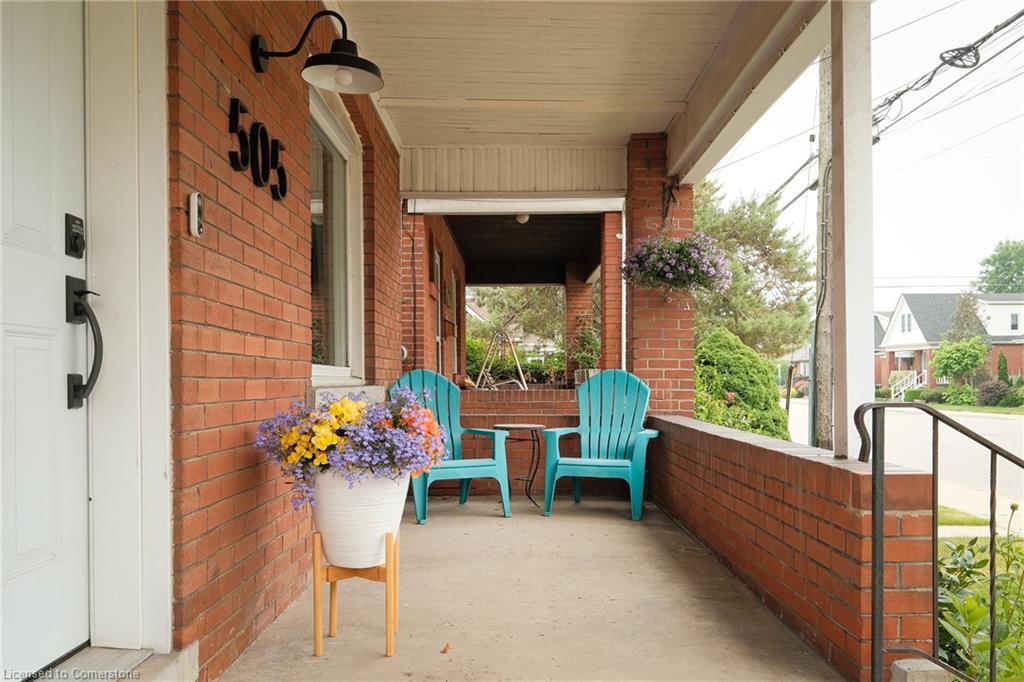 505 Queensdale Avenue E Property Photo 3