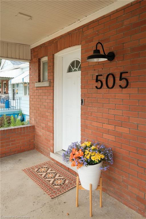 505 Queensdale Avenue E Property Photo 4