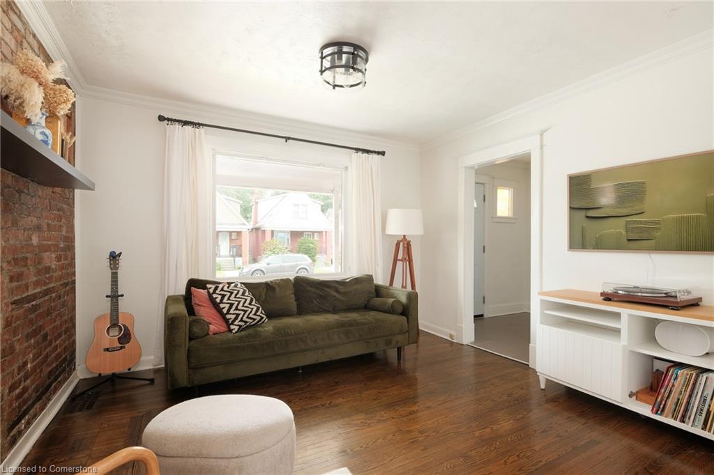 505 Queensdale Avenue E Property Photo 10