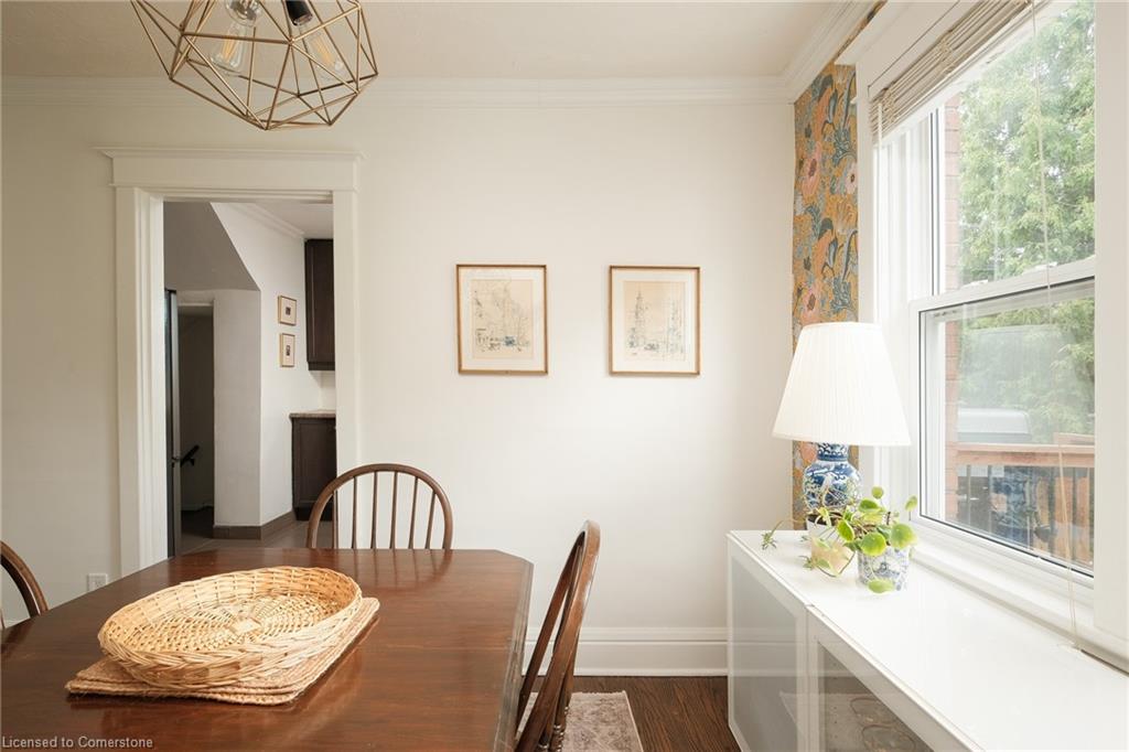 505 Queensdale Avenue E Property Photo 16