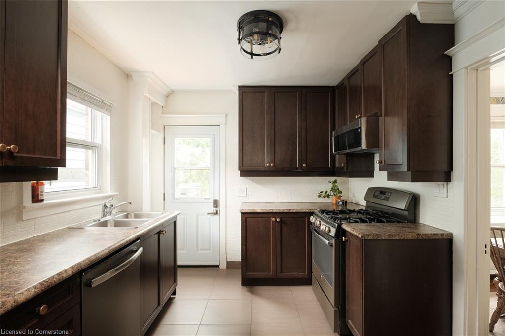 505 Queensdale Avenue E Property Photo 18