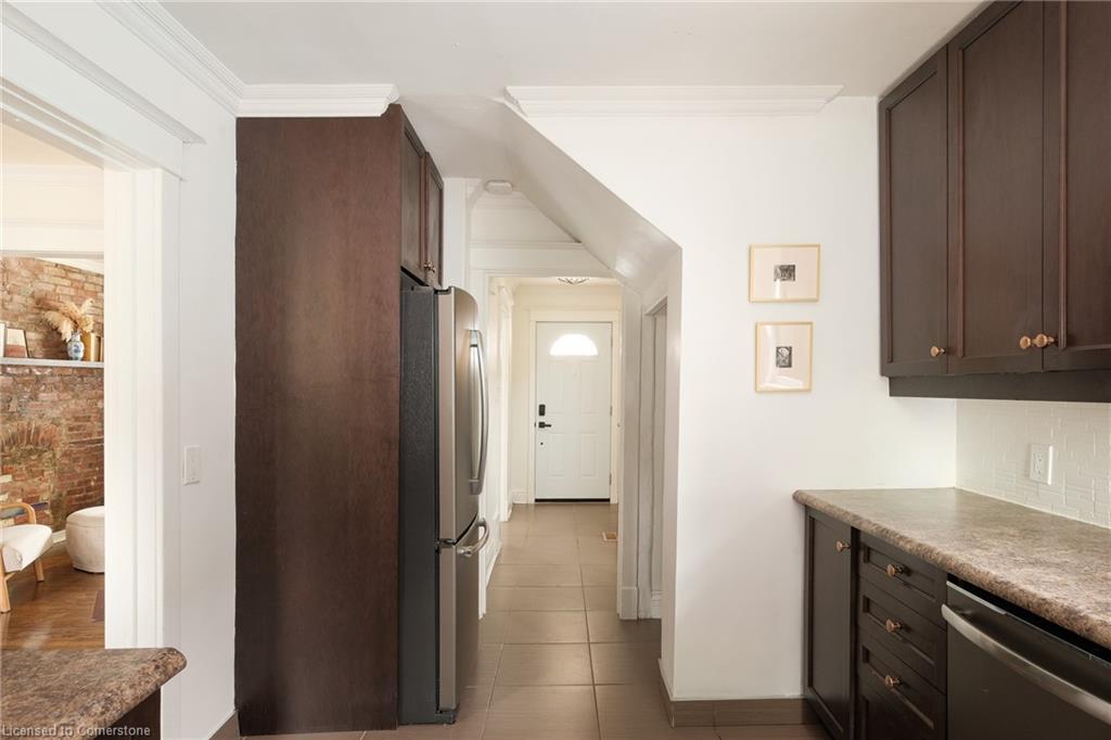 505 Queensdale Avenue E Property Photo 19