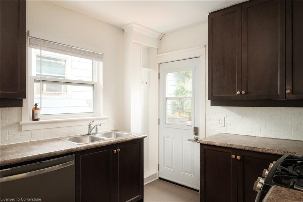 505 Queensdale Avenue E Property Photo 22