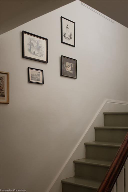 505 Queensdale Avenue E Property Photo 23