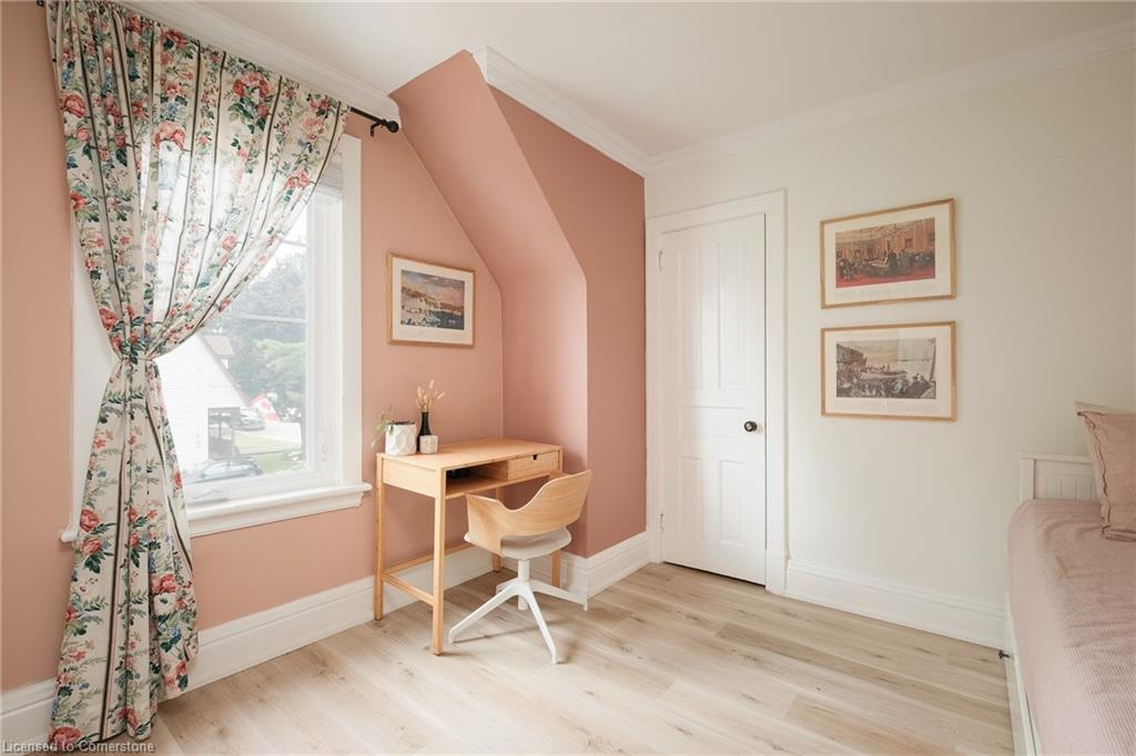 505 Queensdale Avenue E Property Photo 24
