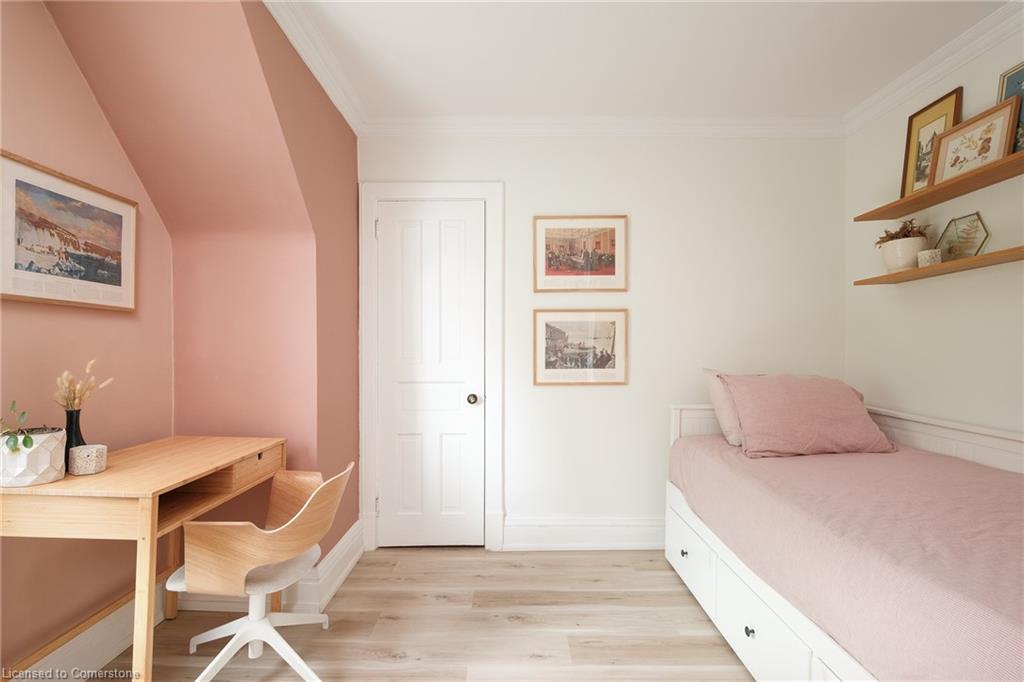 505 Queensdale Avenue E Property Photo 25