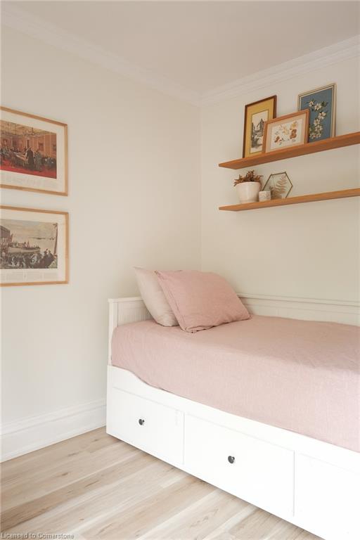 505 Queensdale Avenue E Property Photo 27