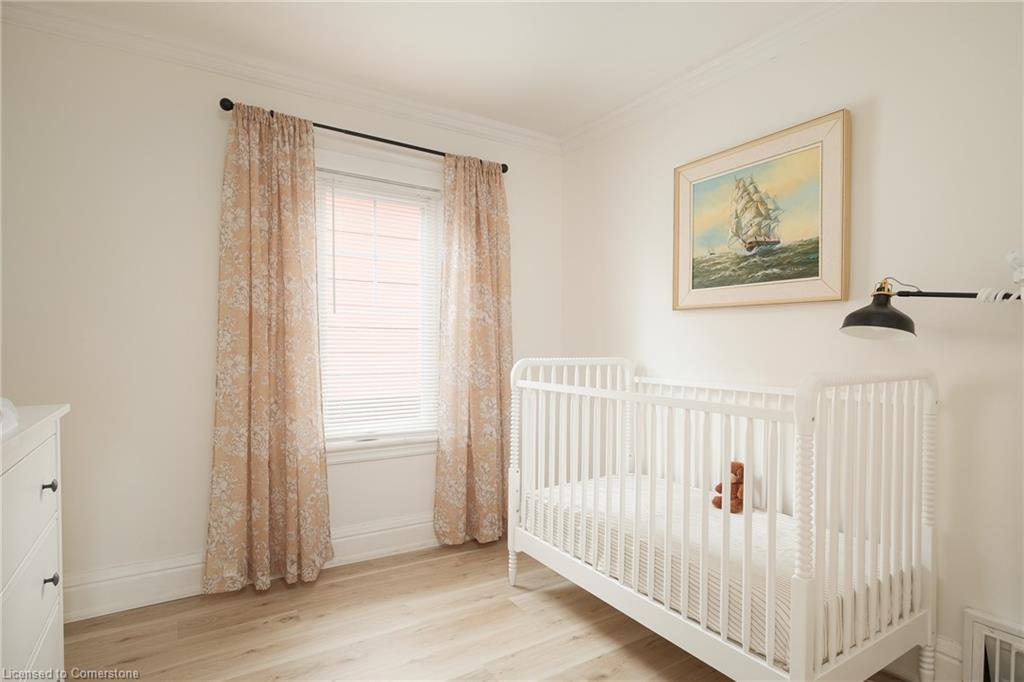 505 Queensdale Avenue E Property Photo 29