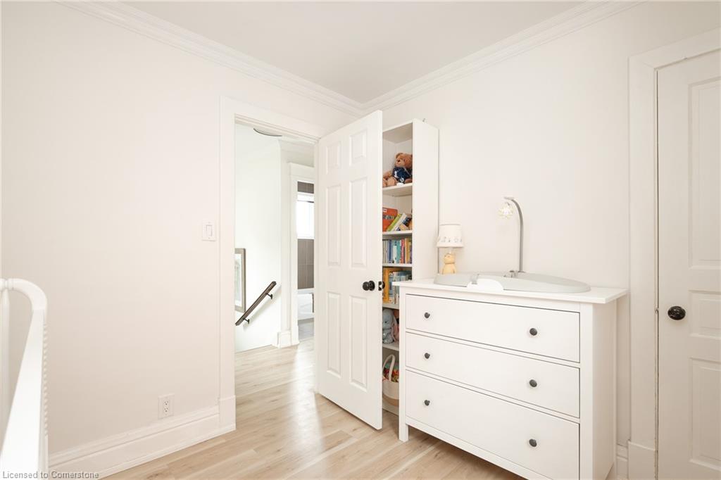 505 Queensdale Avenue E Property Photo 30